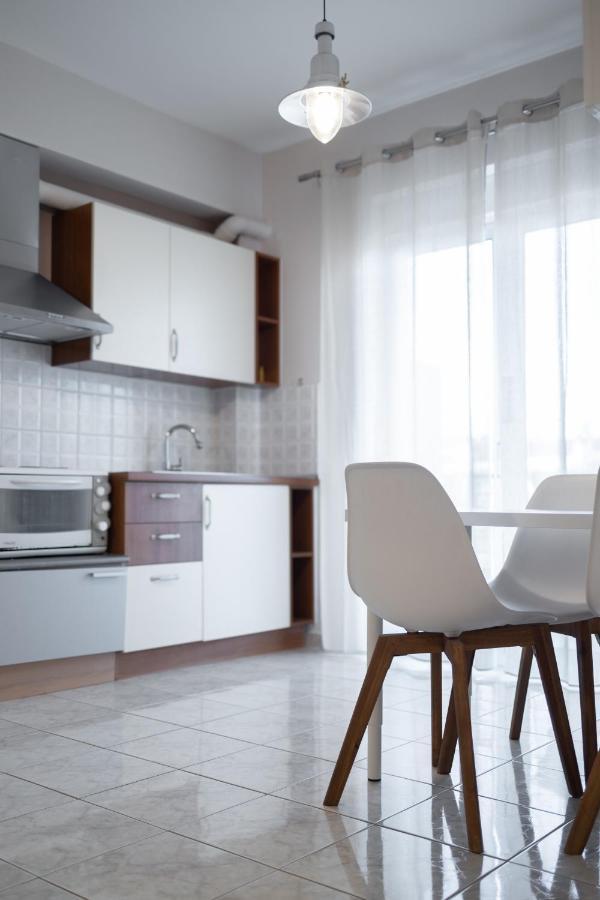 Central Apartment With Parking Larissa Buitenkant foto