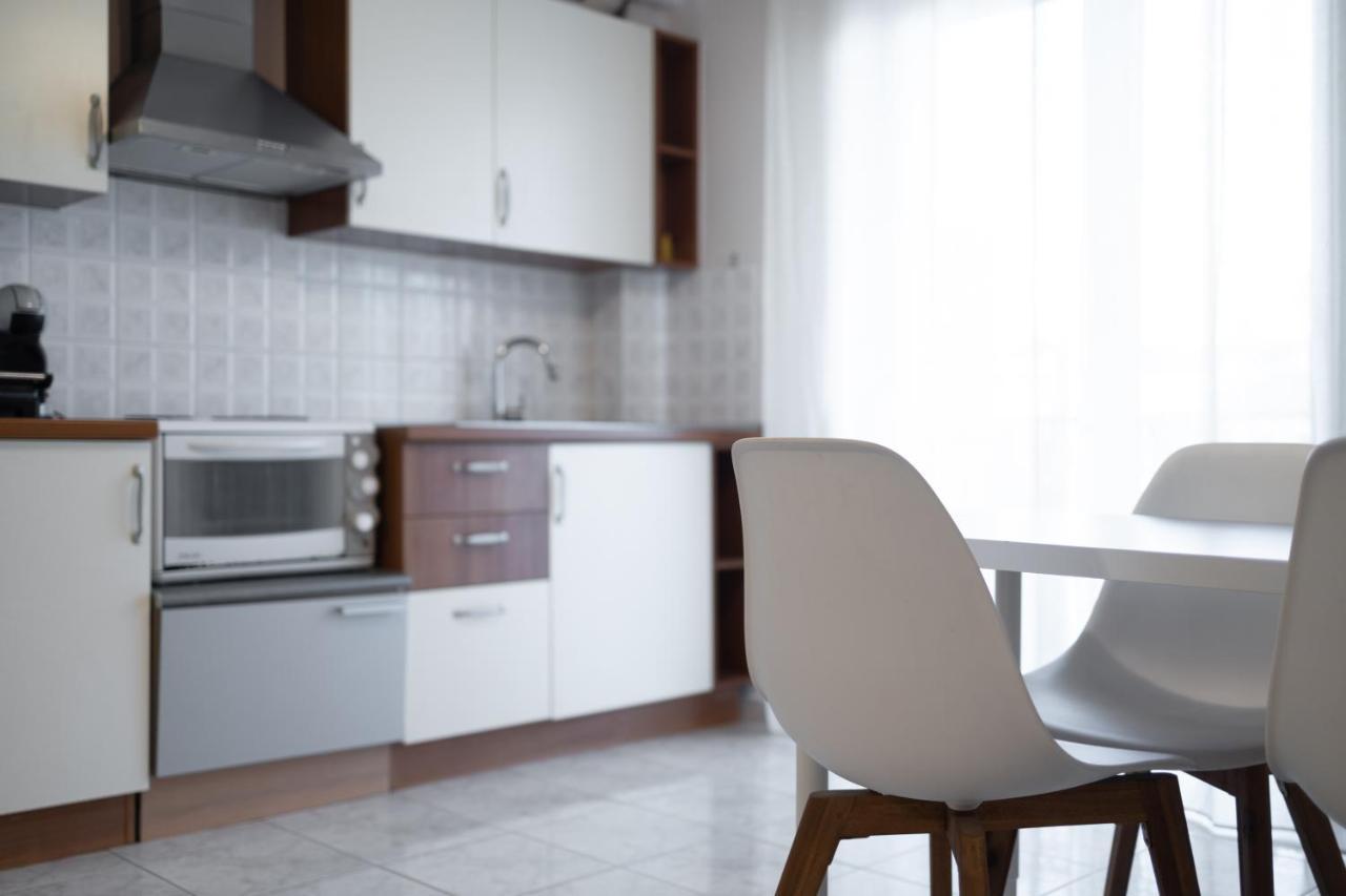 Central Apartment With Parking Larissa Buitenkant foto
