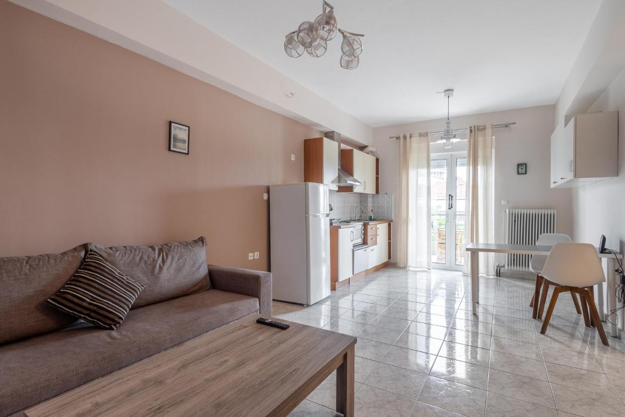 Central Apartment With Parking Larissa Buitenkant foto